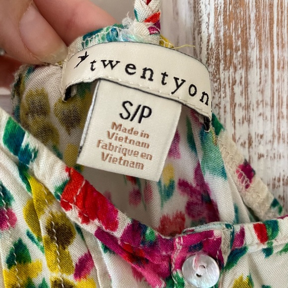 Floral Print Tank from F21🌸 - Picture 3 of 3